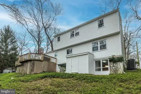 Exterior - 687 Forest Rd, Wayne, PA 19087 photo 11 of 12