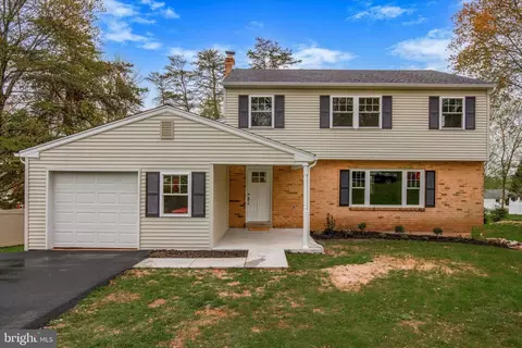 612 Mockingbird Ln, Norristown, PA 19401