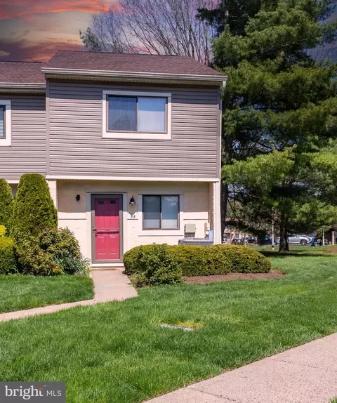55 Ash Stoker Ln, Horsham, PA 19044