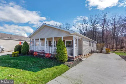 1096 Club House Ct, Schwenksville, PA 19473