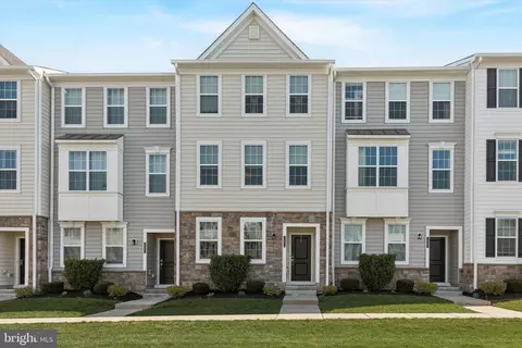 38 Jessop Ln, Hatboro, PA 19040
