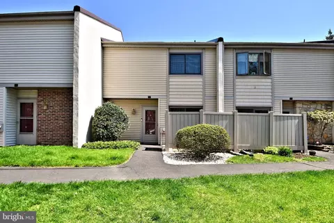 44 Twin Brooks Dr, Willow Grove, PA 19090
