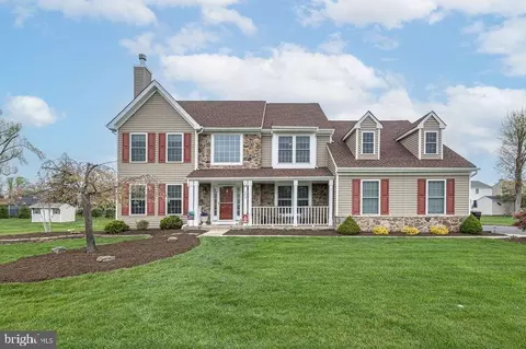 686 Misty Hollow Dr, Ambler, PA 19002