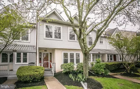 146 Barley Sheaf Dr, Norristown, PA 19403