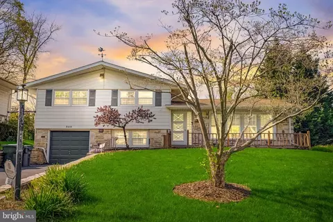 968 Old Ford Rd, Huntingdon Valley, PA 19006