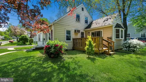 2340 Triebel Rd, Abington, PA 19001
