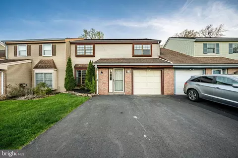 21 Firewood Dr, Horsham, PA 19044