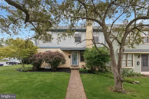 208 Hancock Ct, North Wales, PA 19454