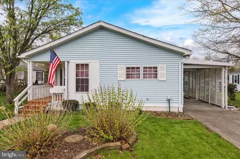 924 Lakeview Dr, Green Lane, PA 18054