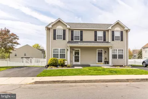 697 Seminary St, Pennsburg, PA 18073