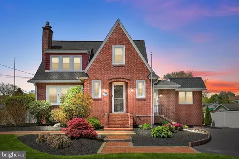 1828 Fitzwatertown Rd, Willow Grove, PA 19090