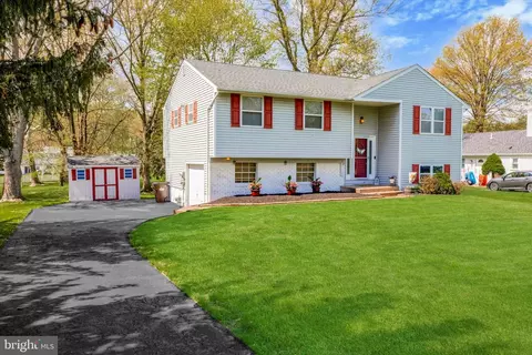 121 Jason Pl, North Wales, PA 19454