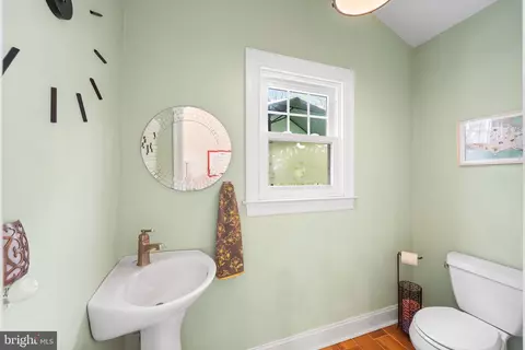 Bath - 323 Grayling Ave, Narberth, PA 19072 photo 1 of 3