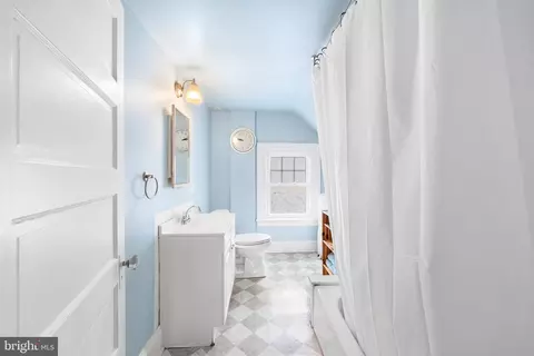 Bath - 323 Grayling Ave, Narberth, PA 19072 photo 3 of 3