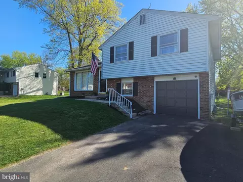 390 Carpenter Ln, Hatfield, PA 19440 photo 2