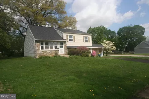 517 Bradford Rd, Oreland, PA 19075