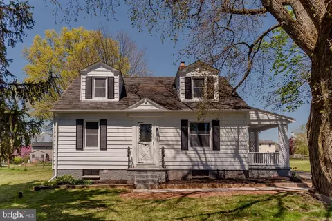 229 W 8th St, Pennsburg, PA 18073