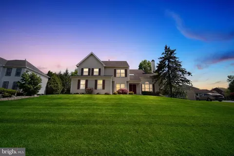 716 Castlewood Dr, Dresher, PA 19025