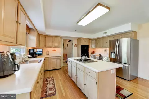 Kitchen - 312 Sentry Ln, Wayne, PA 19087 photo 3 of 5