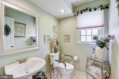 Bath - 312 Sentry Ln, Wayne, PA 19087 photo 1 of 4
