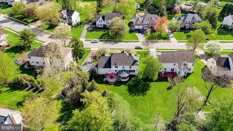 View/Area - 312 Sentry Ln, Wayne, PA 19087 photo 2 of 8