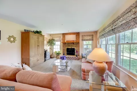 Living - 312 Sentry Ln, Wayne, PA 19087 photo 5 of 6