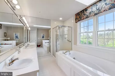 Bath - 312 Sentry Ln, Wayne, PA 19087 photo 3 of 4