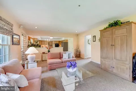 Living - 312 Sentry Ln, Wayne, PA 19087 photo 4 of 6