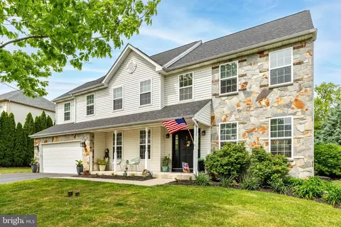 135 Ava Cir, Gilbertsville, PA 19525