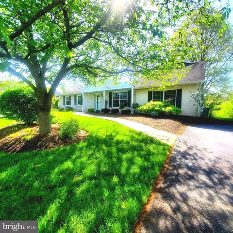 380 Thrush Dr, Gilbertsville, PA 19525