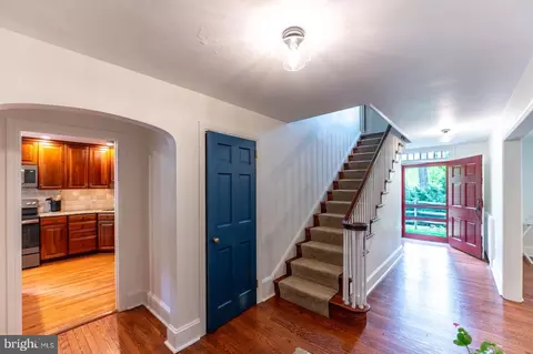 Entry Way - 819 Pardee Ln, Wyncote, PA 19095 photo 4 of 10