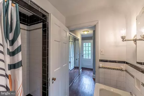 Bath - 819 Pardee Ln, Wyncote, PA 19095 photo 6 of 9