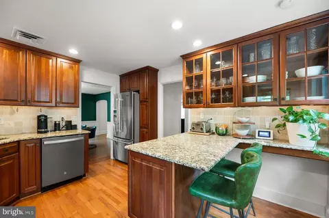 Kitchen - 819 Pardee Ln, Wyncote, PA 19095 photo 5 of 8