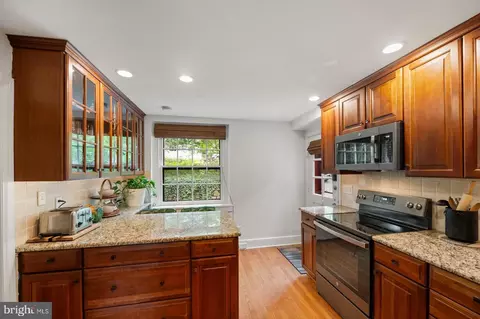 Kitchen - 819 Pardee Ln, Wyncote, PA 19095 photo 3 of 8