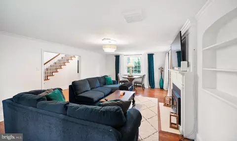 Living - 819 Pardee Ln, Wyncote, PA 19095 photo 2 of 4