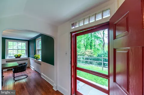 Entry Way - 819 Pardee Ln, Wyncote, PA 19095 photo 5 of 10