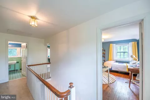 Entry Way - 819 Pardee Ln, Wyncote, PA 19095 photo 9 of 10
