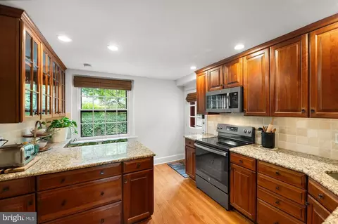 Kitchen - 819 Pardee Ln, Wyncote, PA 19095 photo 2 of 8