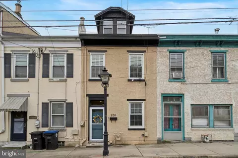 253 E Hector St, Conshohocken, PA 19428