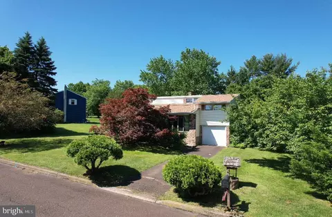 182 Jenkins Ave, Colmar, PA 18915