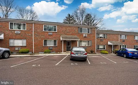 447 Pine St #J-2, Royersford, PA 19468