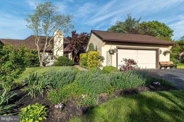 1 Equestrian Ln, Blue Bell, PA 19422