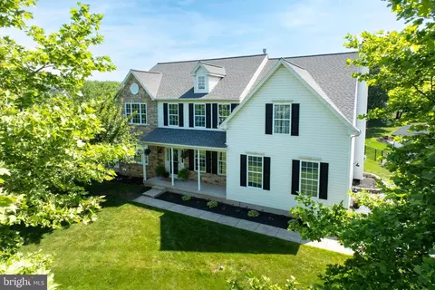 16 Bradford Dr, Schwenksville, PA 19473