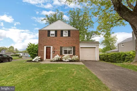 208 Redford Rd, Oreland, PA 19075