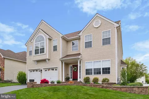 6 Queen Ln, Royersford, PA 19468