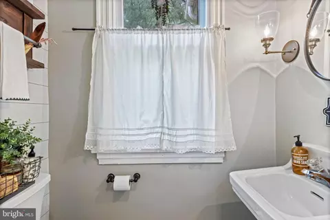 Bath - 313 Maple Ave, Wyncote, PA 19095 photo 1 of 5