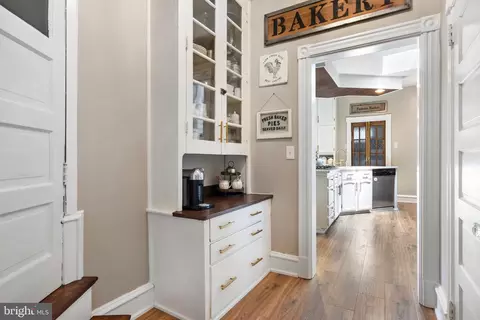 Entry Way - 313 Maple Ave, Wyncote, PA 19095 photo 7 of 12