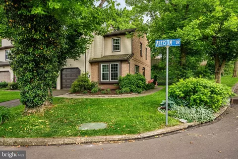 2576 Allison Dr, Pottstown, PA 19464