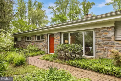 414 Sharon Dr, Wayne, PA 19087