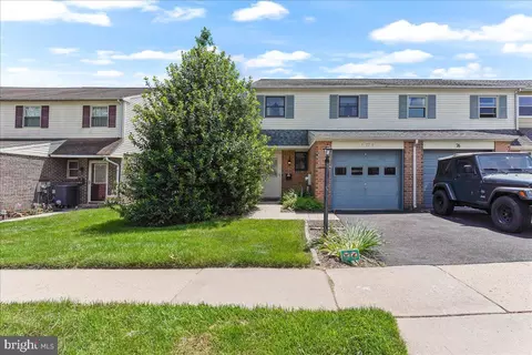 77 Orchard Ct, Royersford, PA 19468